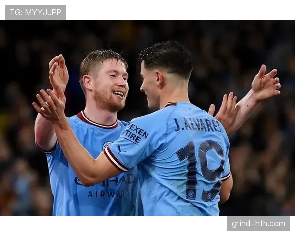阿尔瓦雷斯与哈兰德强强联手，曼城锋线组合震撼亮相
