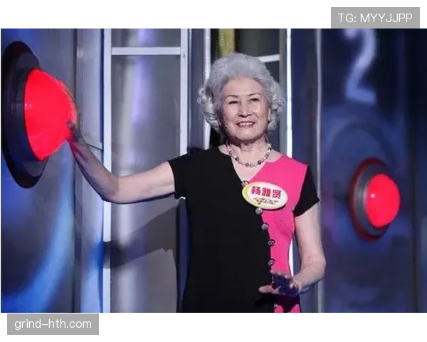 柳雅慧领奖台女王范儿，路边买奶茶那张图把我笑趴